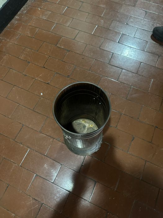 Recepiente em latao para chapeu de chuva