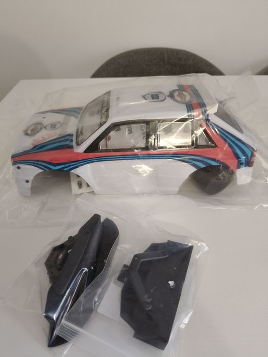 Carroçaria Lancia Delta 1:14 com luz