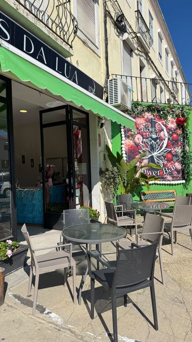TRESPASSE Flower Bar único em Setúbal – pronto a funcionar
