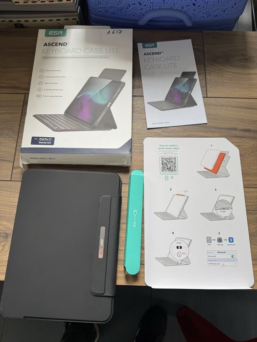 Чохол-клавіатура ESR Rebound Magnetic Keyboard Case 360 ​​US Layout-Black для iPad (А617)