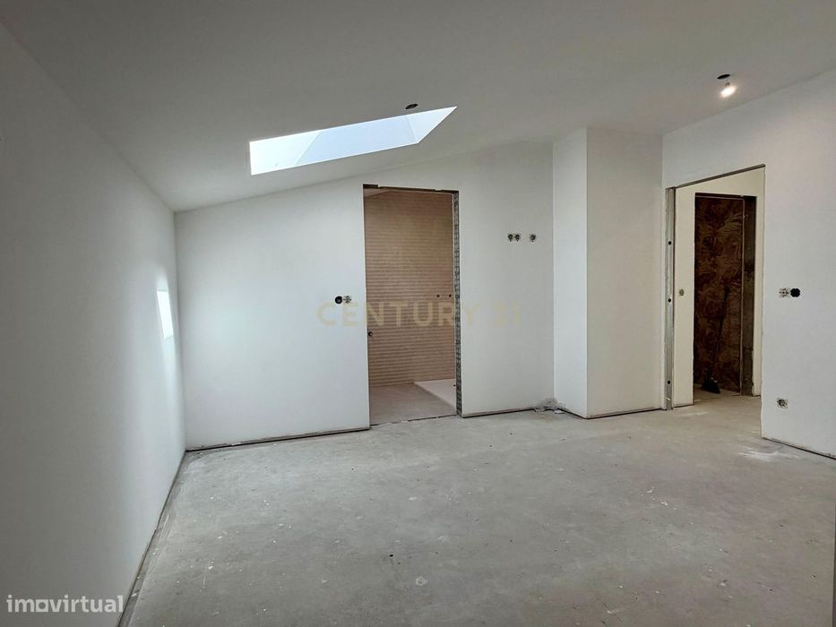 Moradia T3 totalmente remodelada | Lote 1.933m² | Alhadas, Figueira da