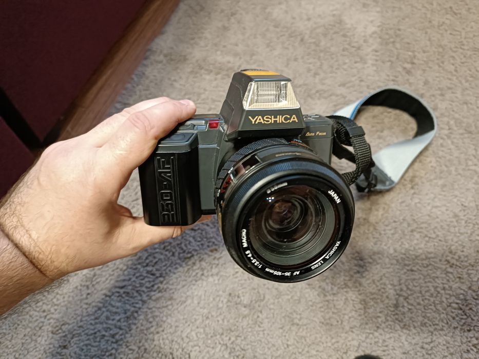 Фотоапарат Yashica 230-AF з додатковим обладнанням