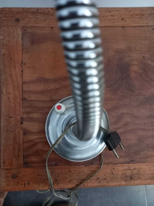 Candeeiro de secretária com haste flexível