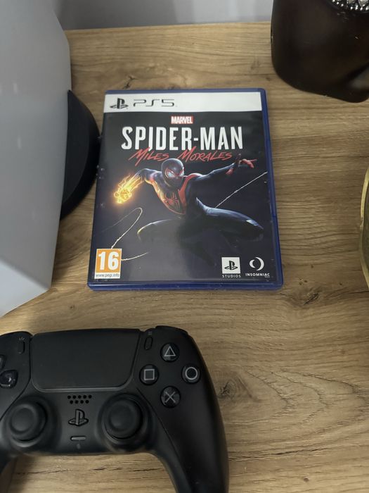 Sony PlayStation 5 з дисководом, 825 Gb, два джойстики та диск