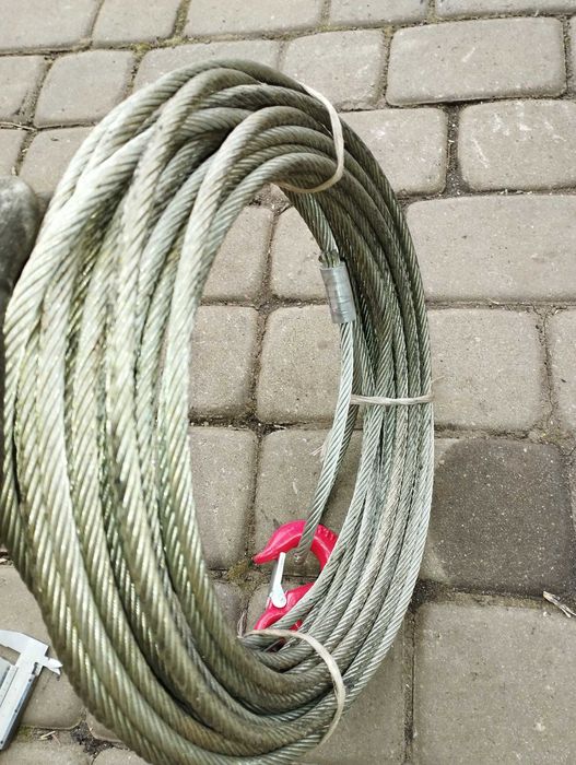 Lina fi 8 mm , 22 metry zakuta z dwóch stron z nowym hakiem .