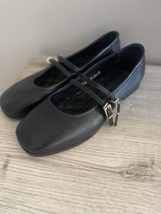 Продам шкіряні балетки Estro (нові)