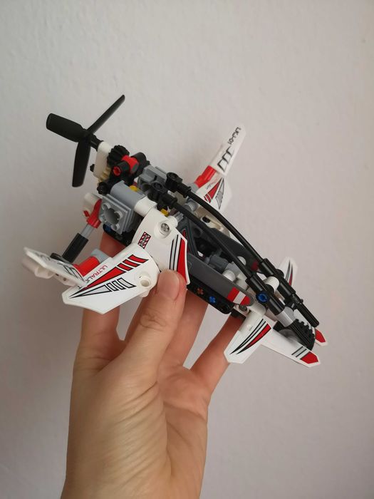 Lego Technic (42057) Ultra lekki Helikopter 2w1