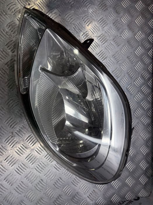 Фара левая  Renault Trafic Opel Vivaro  Primastar 2006- 8200701363
