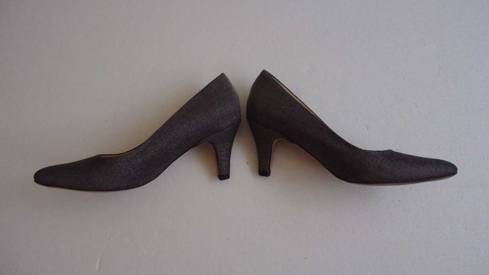 Stilettos de Mulher Textura Brilhante Cinza