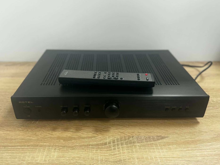 Rotel A8 wzmacniacz zintegrowany stereo, czarny OKAZJA! SUPER STAN