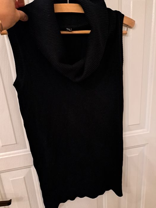Czarny sweterek z eleganckim golfem rozm.M/L