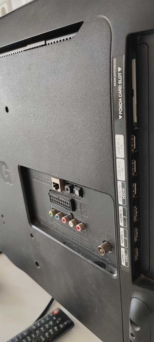 TV LG 32LF5800 com caixa e comando