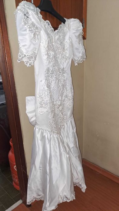 Vestido de noiva com acessórios
