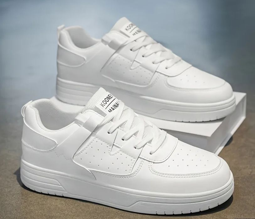 Продам білі кросівки .