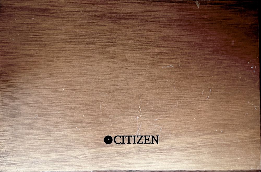 Caixa com 4 relogios analogicos- Citizen-novoe