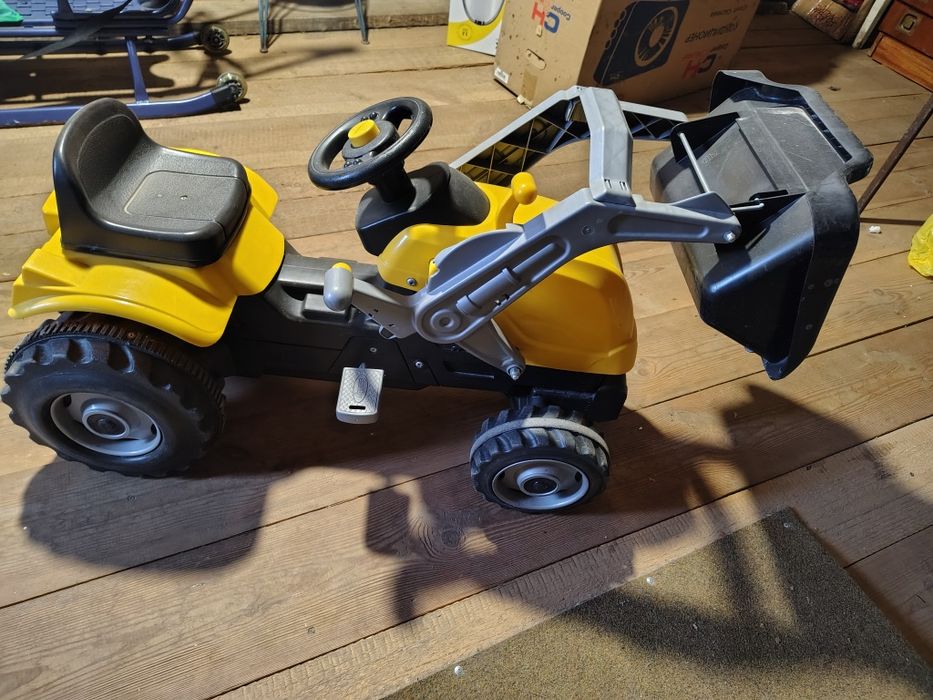 Трактор педальний.На вік до 5-6 років. Smoby