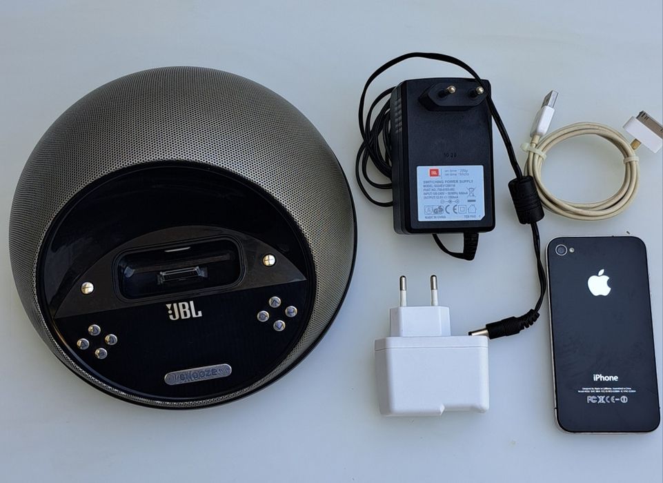 Telefone Apple.Rádio,despertador, carregador de tlf. Apple, marca JBL.
