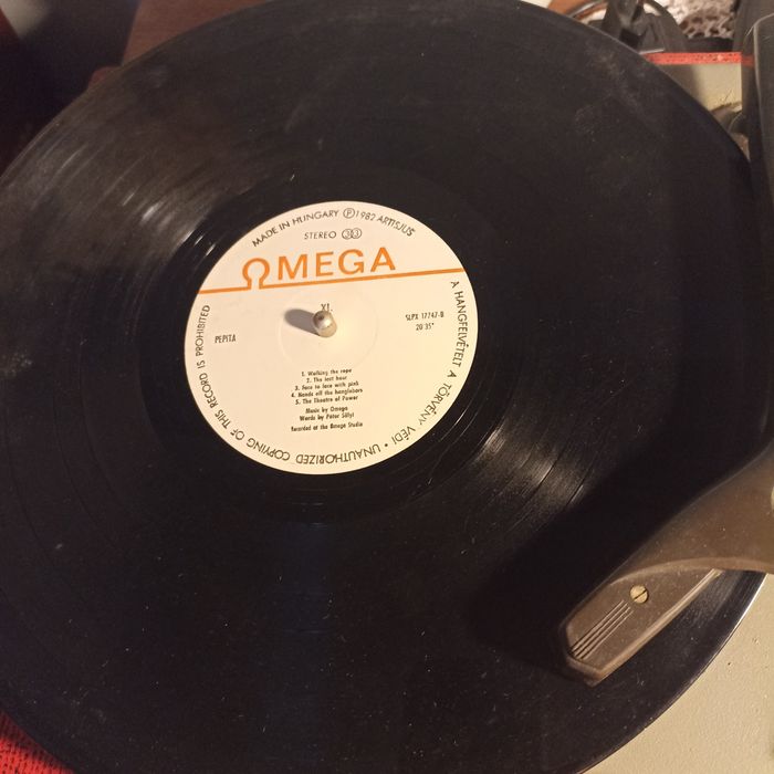 Omega XI Hungary winyl