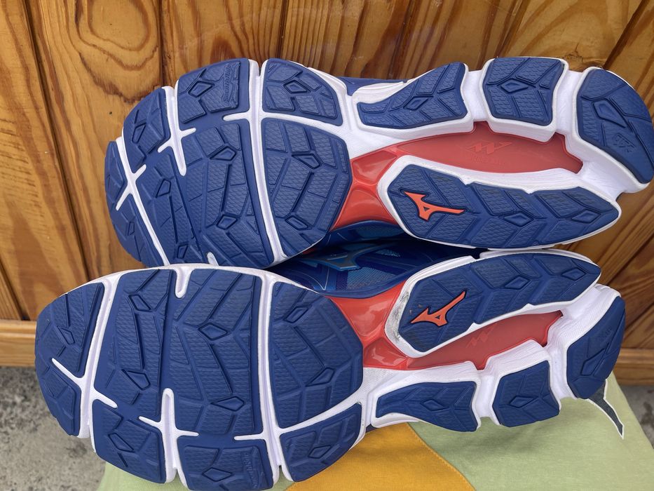 Оригінальні кросівки MIZUNO WAVE SKY 2  розмір 49-50