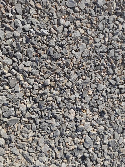 Sprzedaż ziemi, piachu, żwiru, kruszywa, suchego betonu z transportem