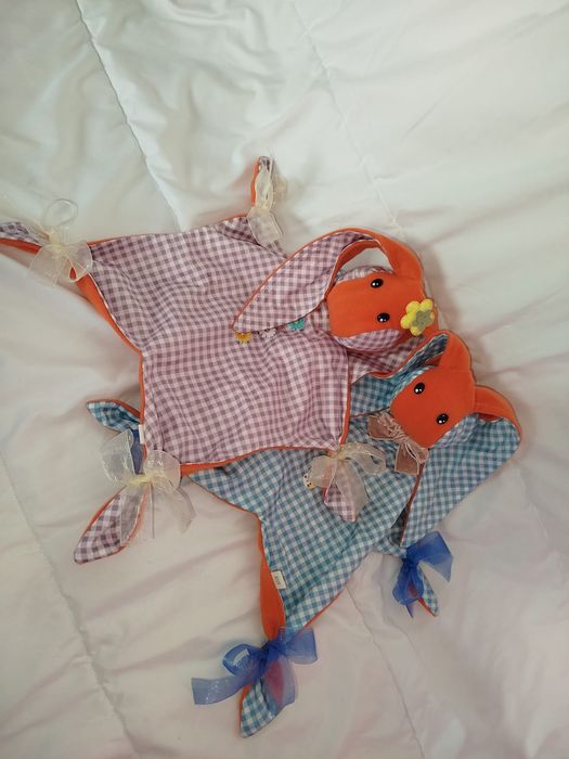 Coelhinho doudou para bebé