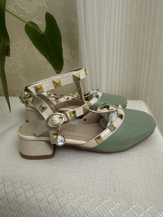 Продам босоніжки для дівчинки 29, 32 розмір