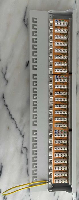Patch Panel deleyCON CAT6 – 24 Portas RJ45 – Blindado – 19” – Como Novo