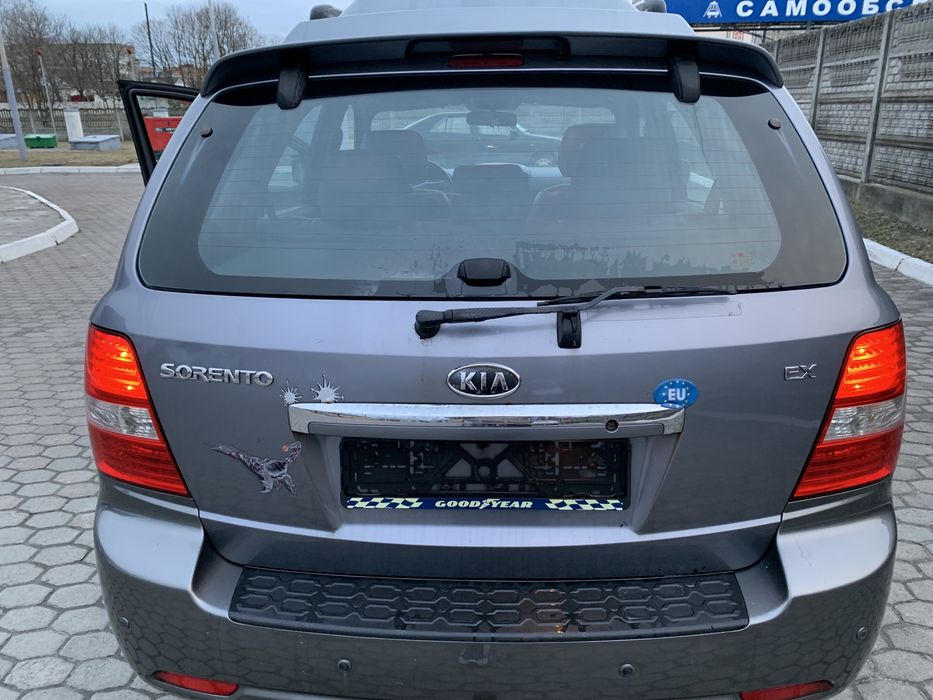 Бампер задній Kia Sorento 1 парктроніки кіа соренто фаркоп