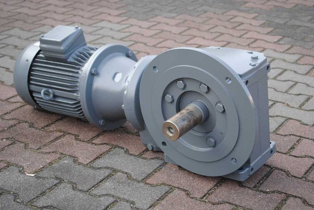 Motoreduktor kątowy 7.5kw. 98obr./min