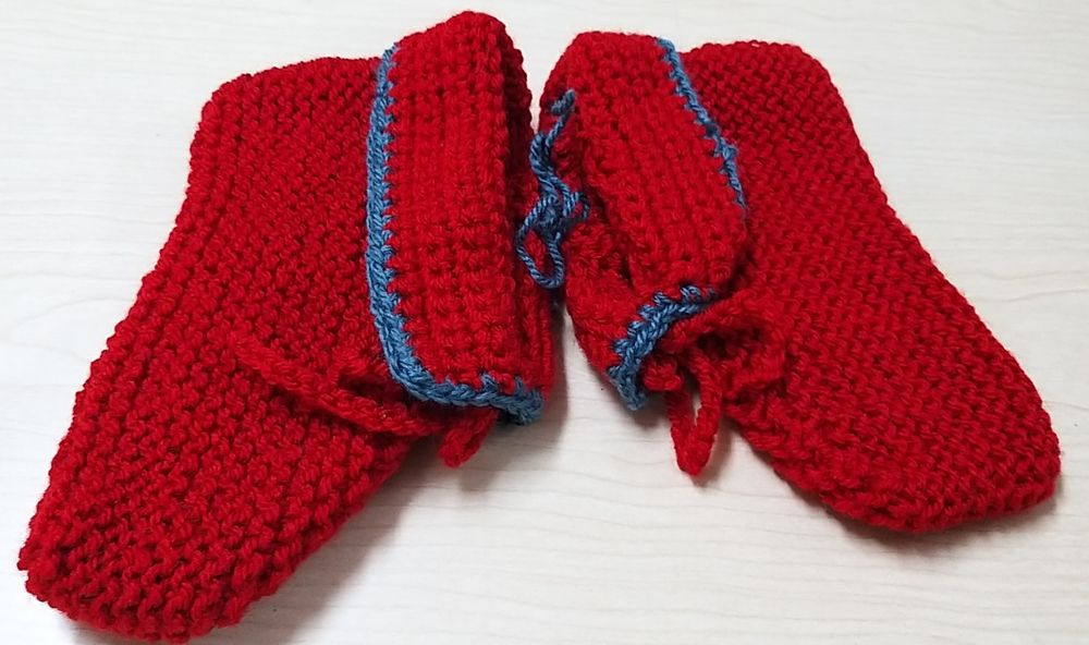 Botinhas em lã ao estilo das avós.