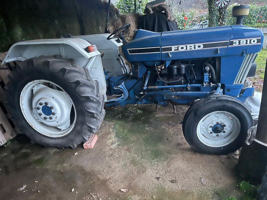 Trator FORD 3910