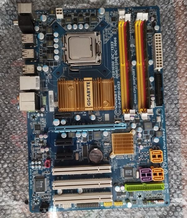 Материнська плата  gigabyte Ga-ep35-ds3