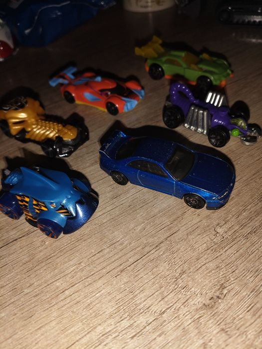 Samochody osobowe hot wheels