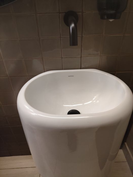 Lavatório Design SANINDUSA STATUS + Torneira Eletrónica BRUMA Preta