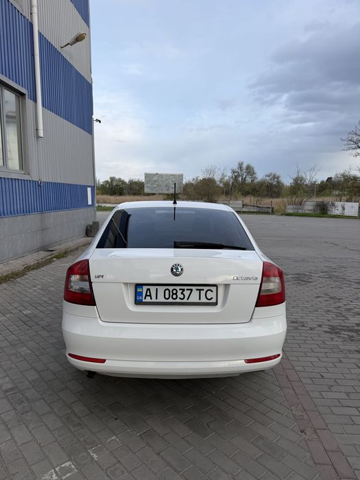 Продам шкоду Октавію 1.6 MPI офіційну не фарбовану  2012г