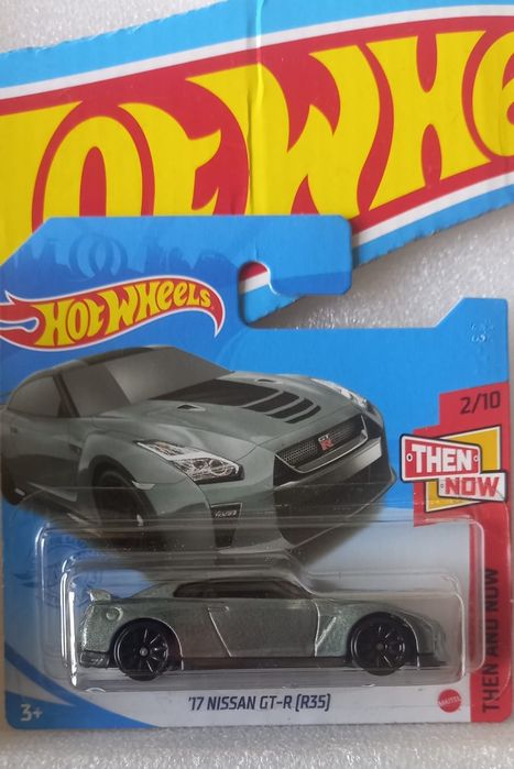 17 Nissan GT-R R35 hot wheels