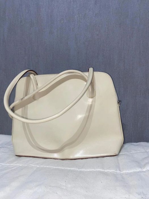 Mala em tons de bege