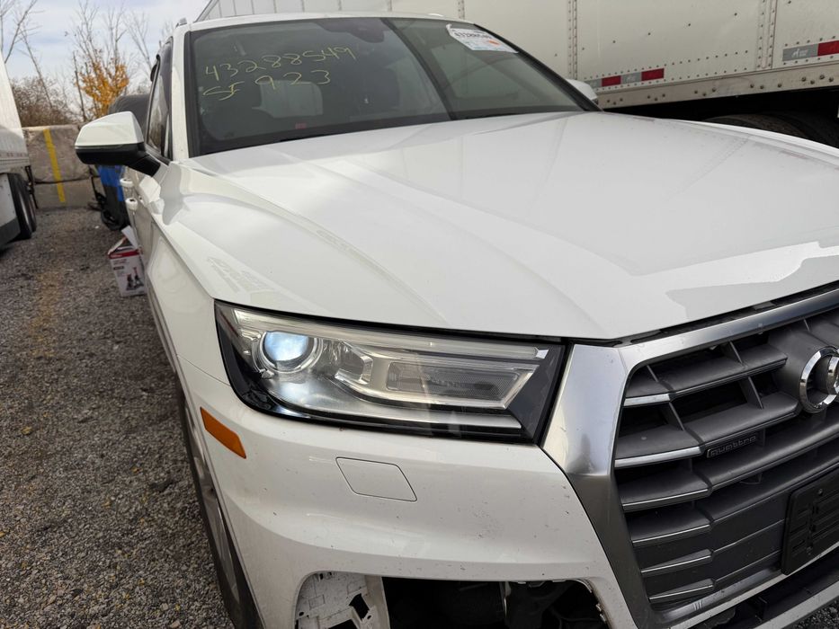 салон ауді ку5 q5 80a запчастини audi Q5  декор ауді