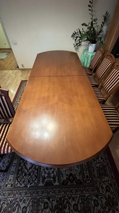 Duży stòł rozkładany, drewniany, w bardzo dobrym stanie!