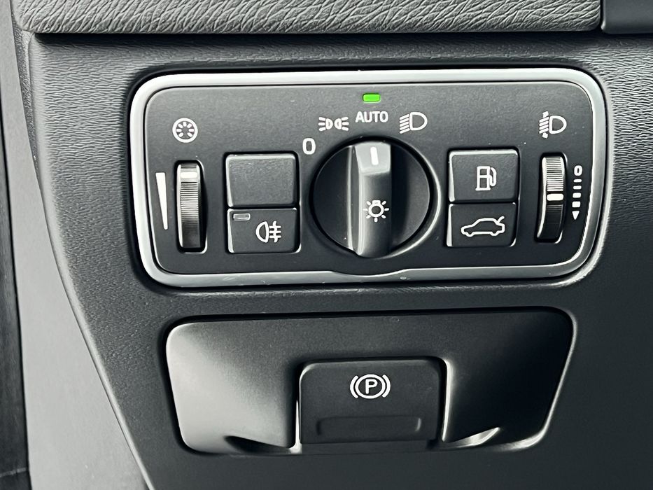 Volvo v60 2.0 4D Автомат Не фарбована