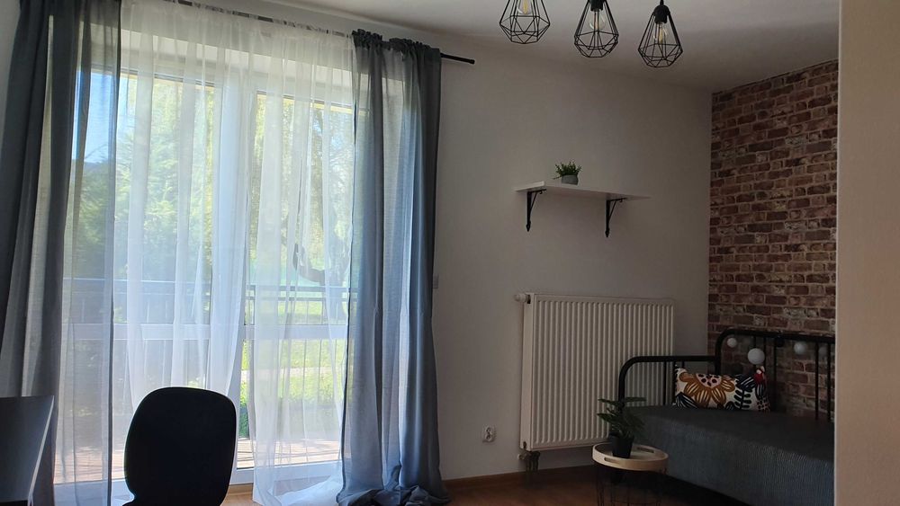 Pokój w trzypokojowym mieszkaniu blisko UE i UŚ