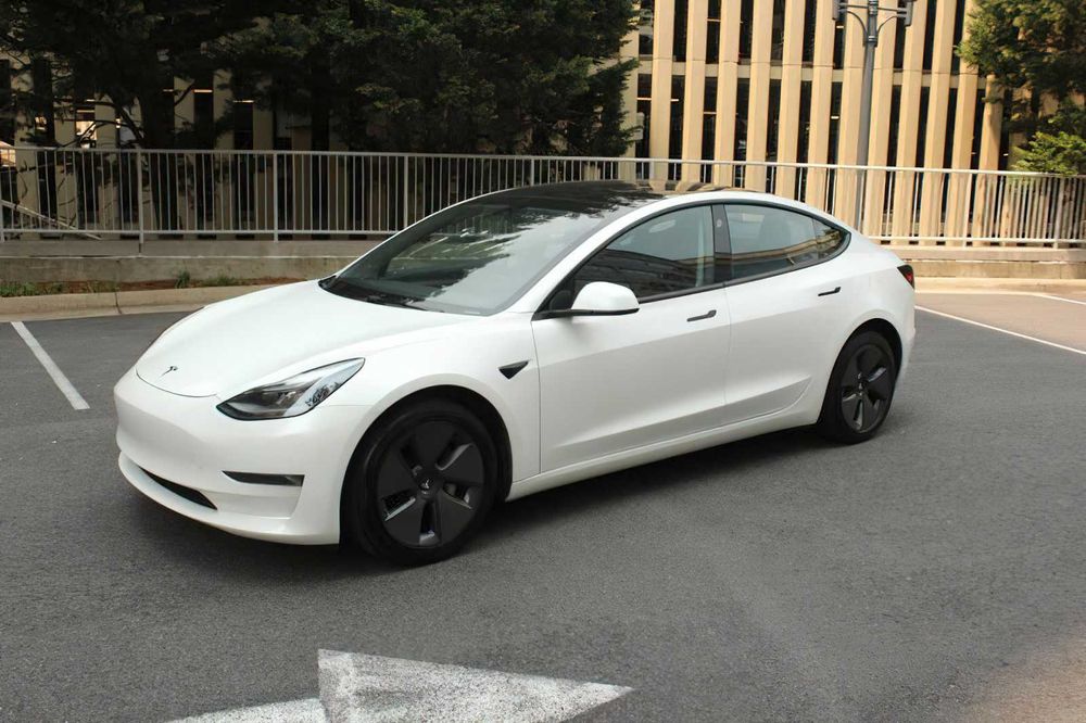 Tesla Model 3      2023