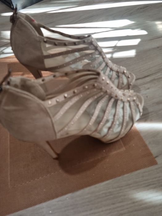 Sapatos  satos altos vários  modelos