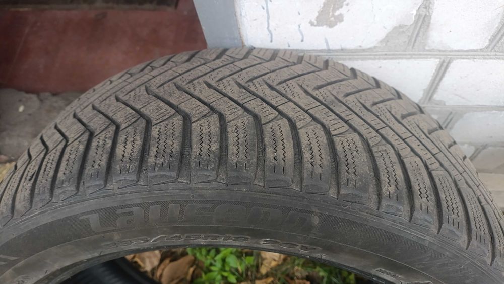 Гума зимова Laufenn I Fit+ LW31 235/45 R18  пара