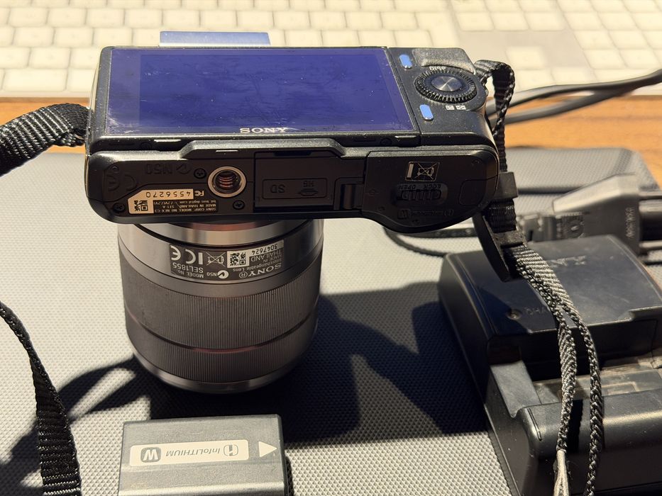 Sony NEX-C3 фотоаппарат с объективом, + акум, отличное состояние