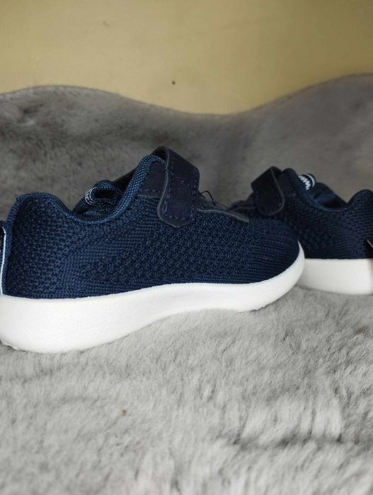 Adidasy na rzepę
