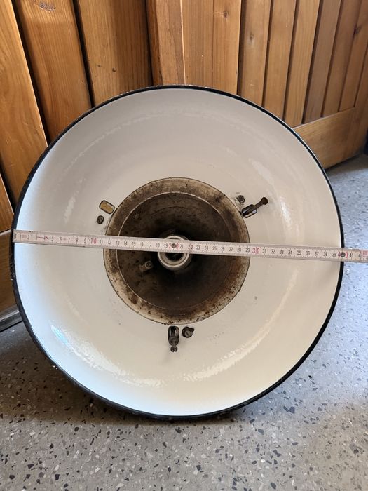 Lampy loftowe przemysłowe vintage lata 50. – 9 szt. z kloszami + 5 bez