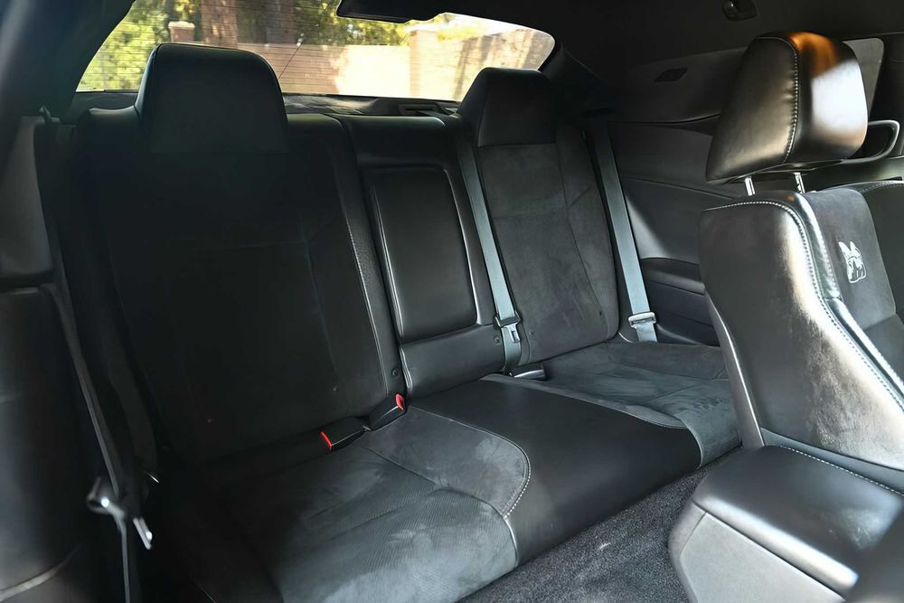 Dodge Challenger      2019