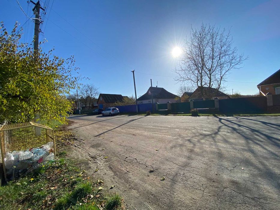 Продається земельна ділянка комерційного призначення в Бохониках