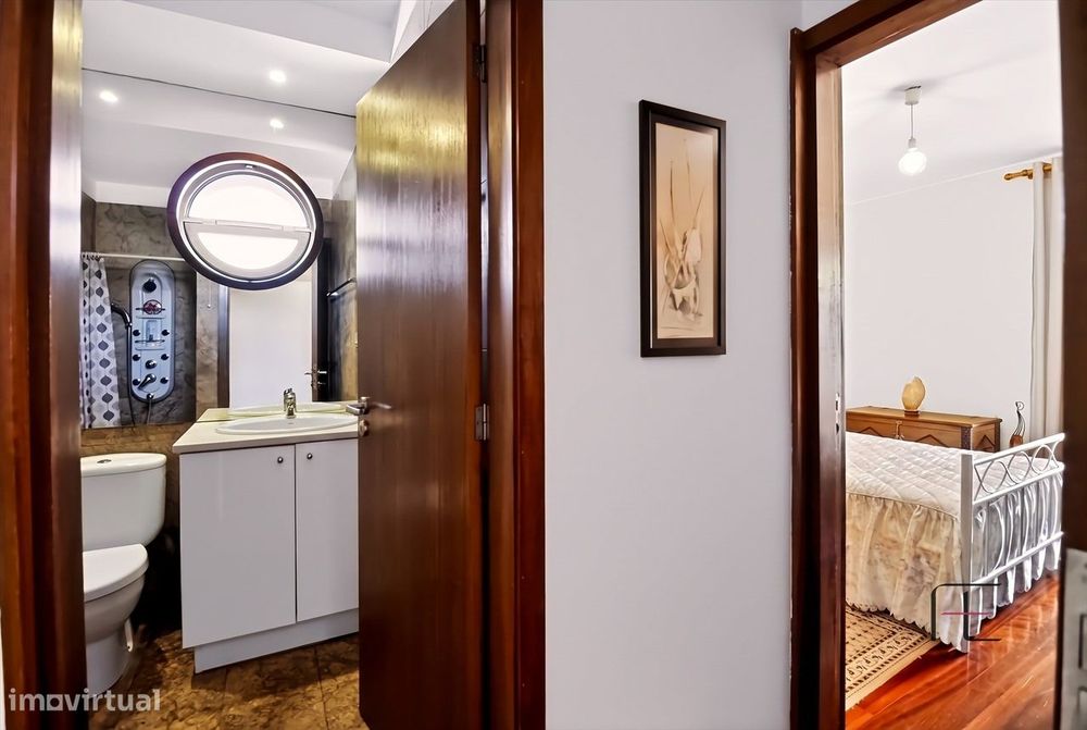 T3+1 com vivência de moradia, garagem fechada e terraço exclusivo de 8